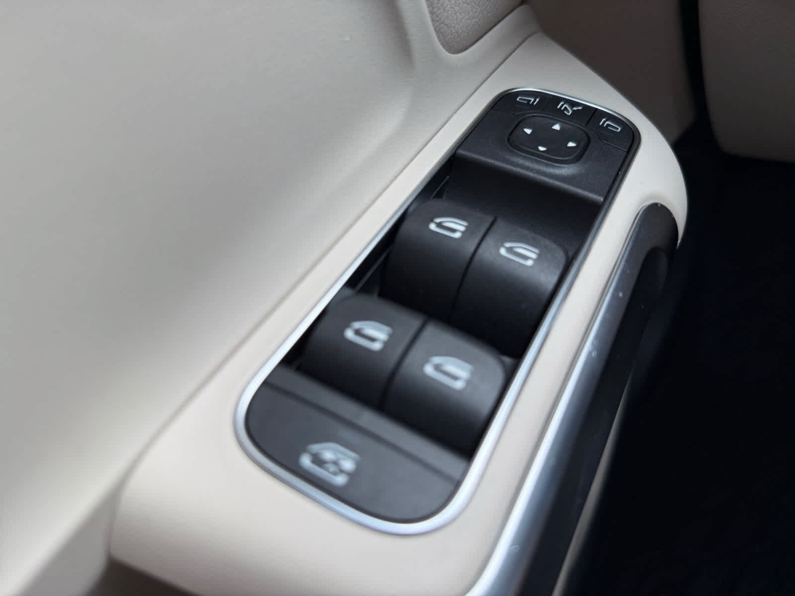 Used 2026 Mercedes-Benz GLB 250 4MATIC image 24