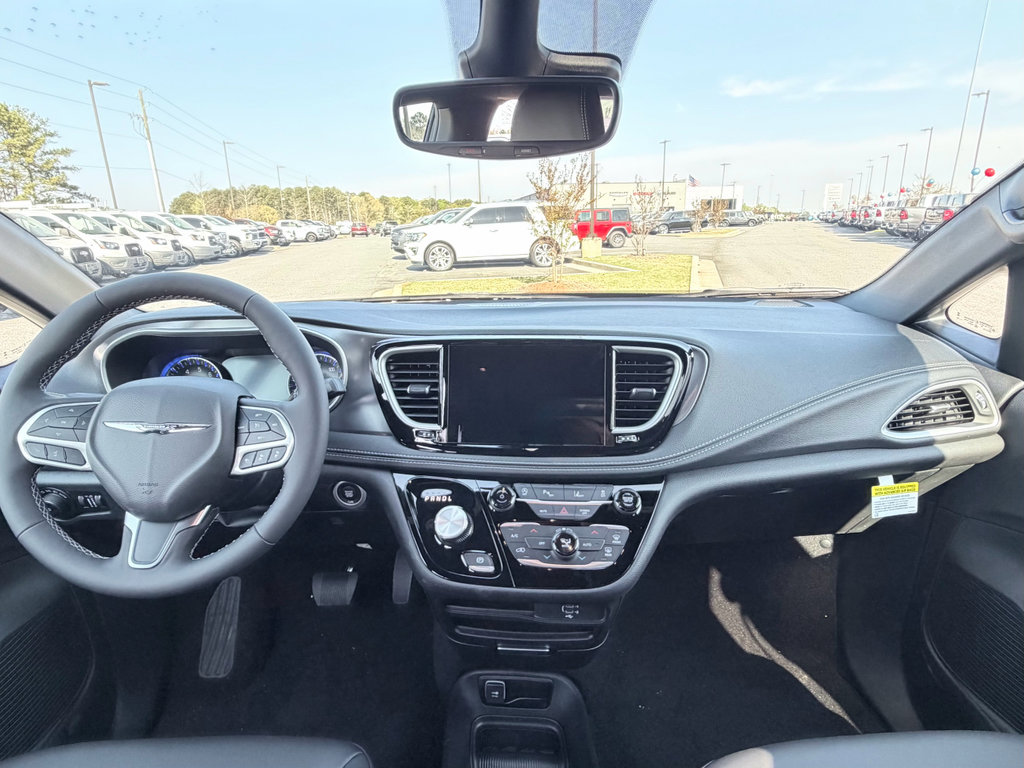 New 2026 Chrysler Pacifica Select image 11