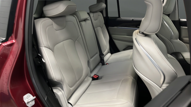 Used 2023 Jeep Grand Cherokee Overland w/ Luxury Tech Group IV AWD/4WD image 25