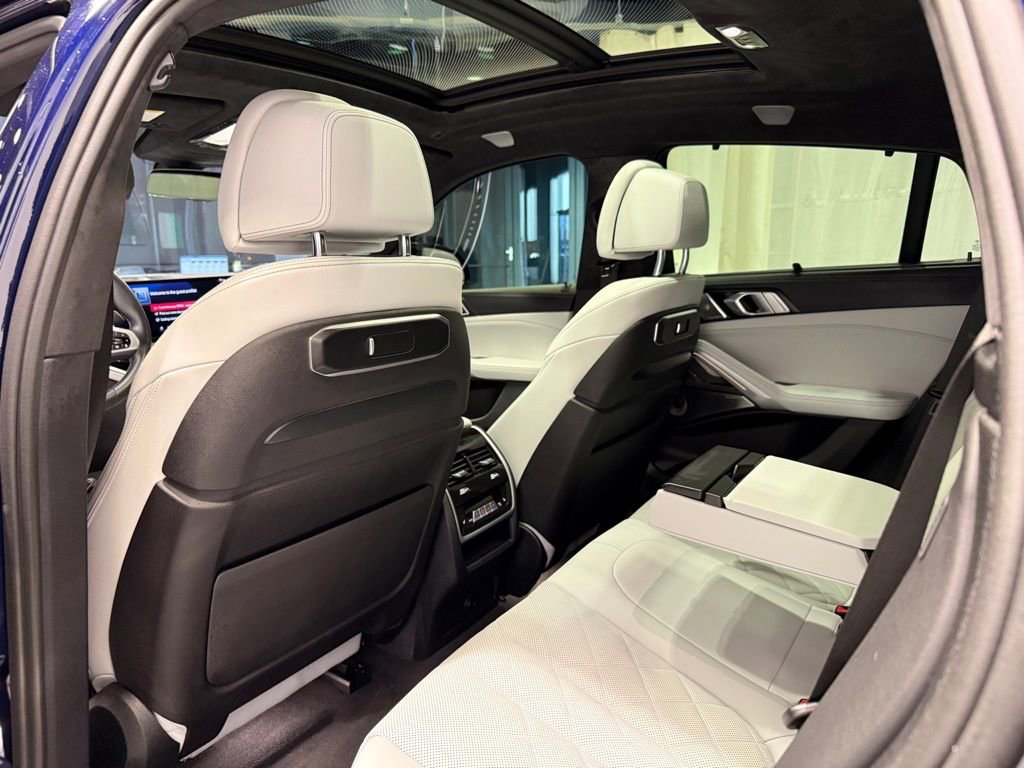 Used 2024 BMW X6 M60i w/ Dynamic Handling Package image 21