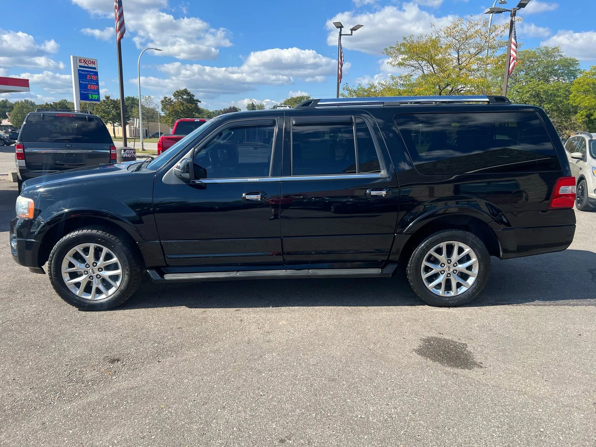 Used 2016 Ford Expedition EL Limited image 2