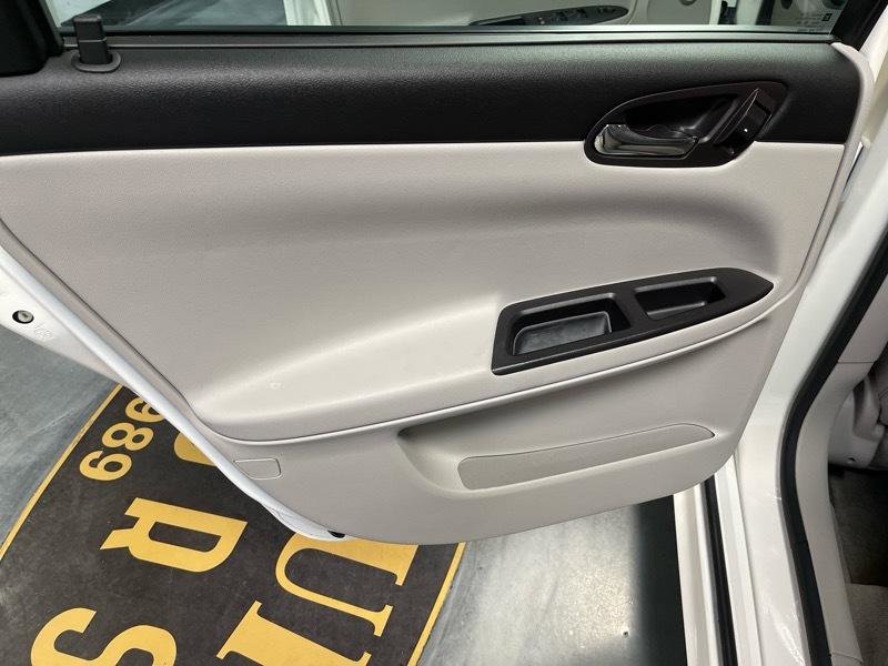 Used 2009 Chevrolet Impala SS w/ Convenience Package FWD image 40