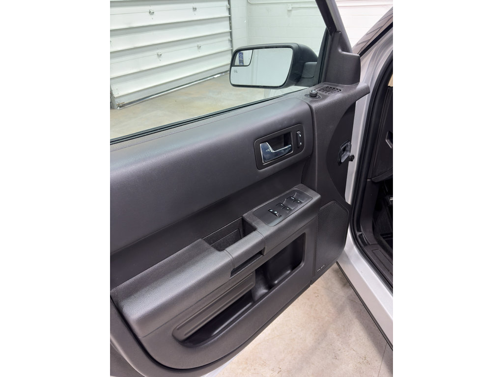 Used 2018 Ford Flex SE FWD image 13