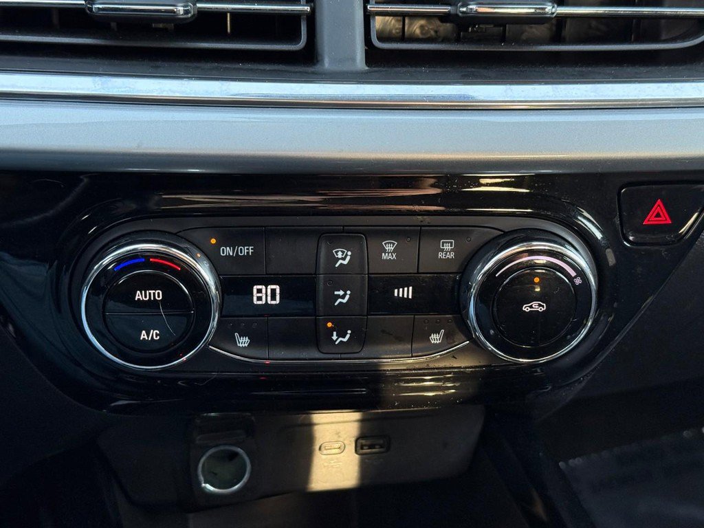 Used 2025 Chevrolet Trax LT w/ LT Convenience Package image 23