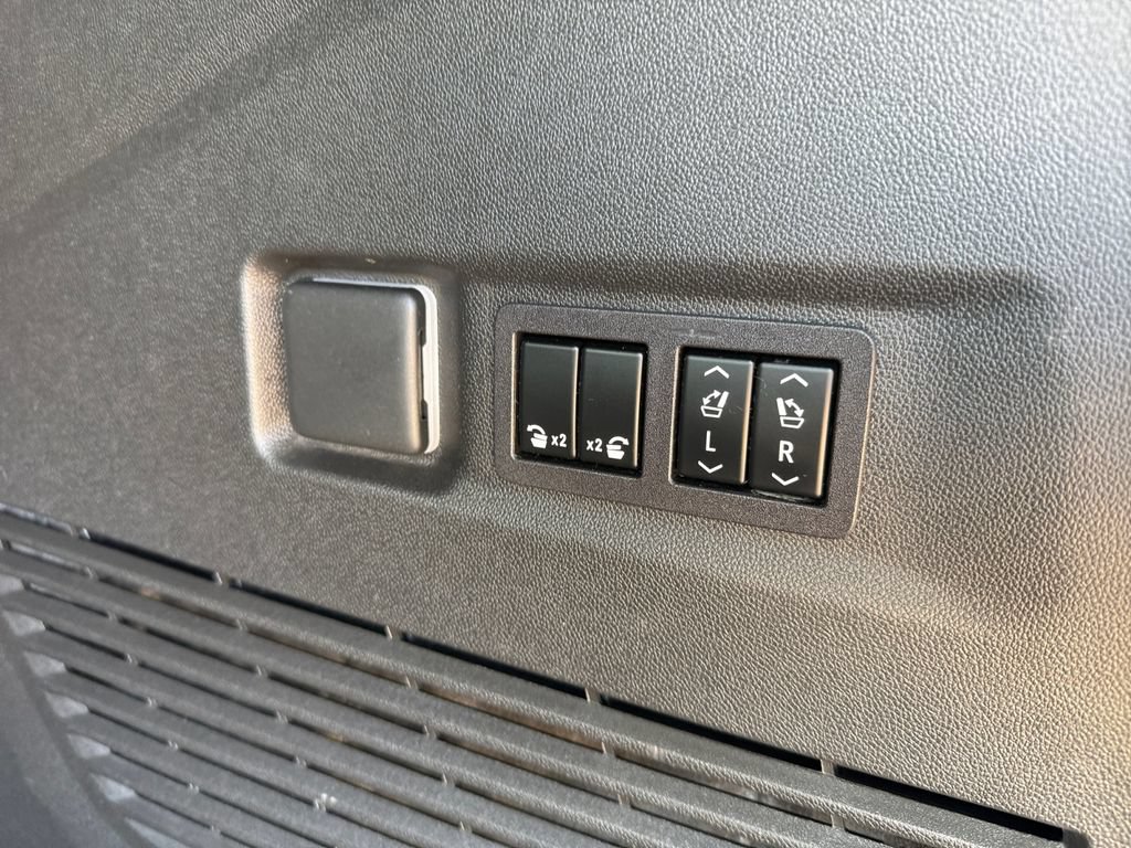 Used 2026 GMC Yukon XL Denali Ultimate AWD/4WD image 48