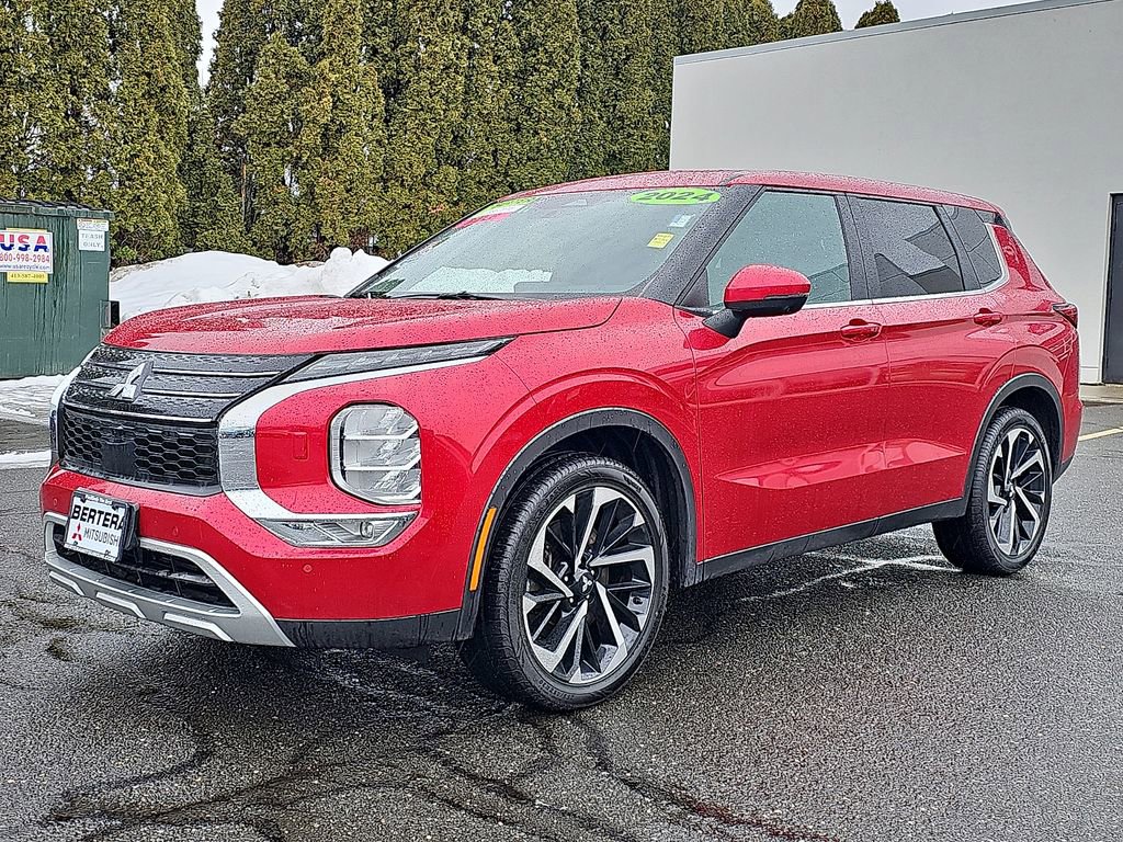 Used 2024 Mitsubishi Outlander SE image 3