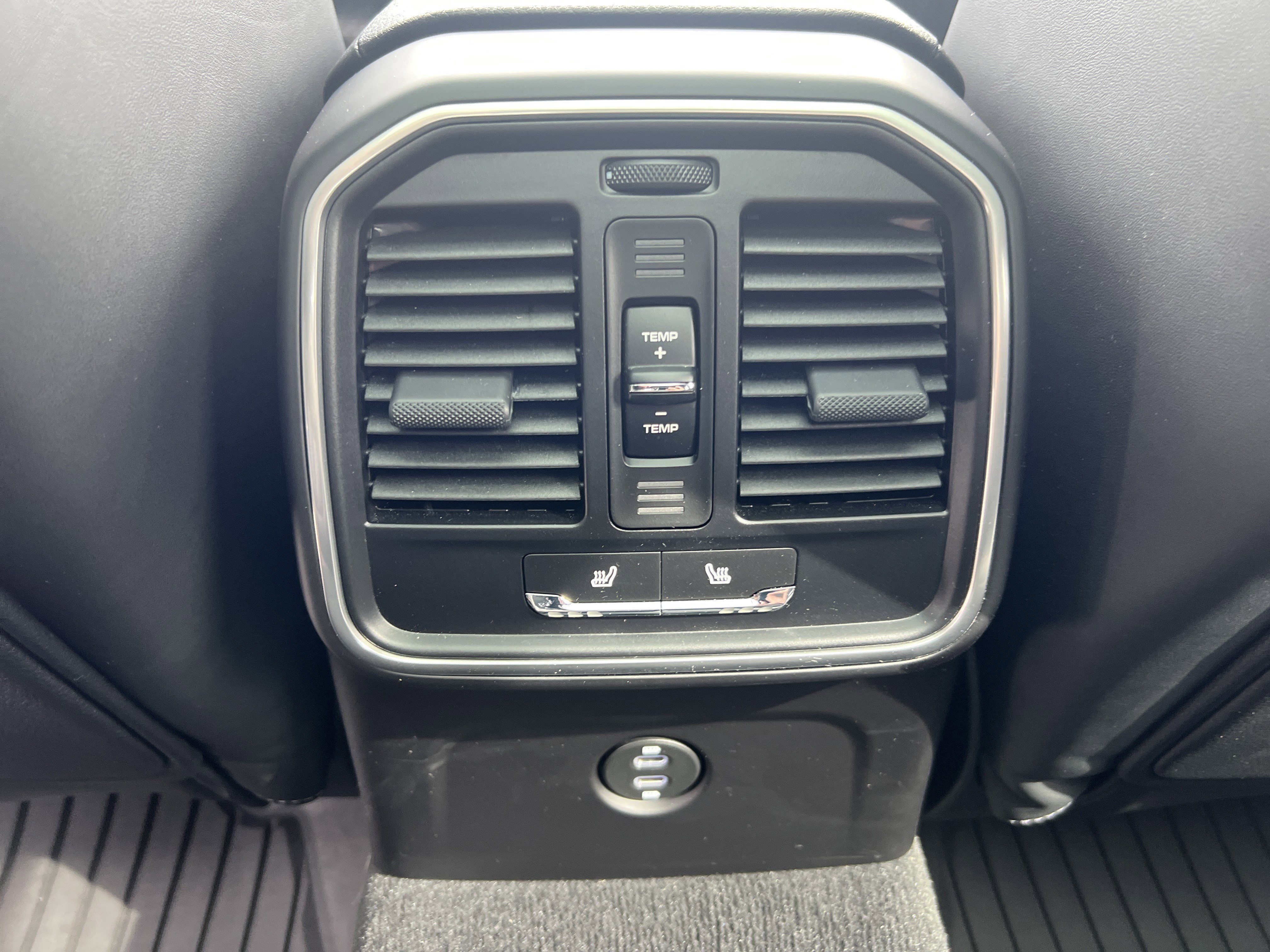 Used 2024 Porsche Macan Turbo image 29