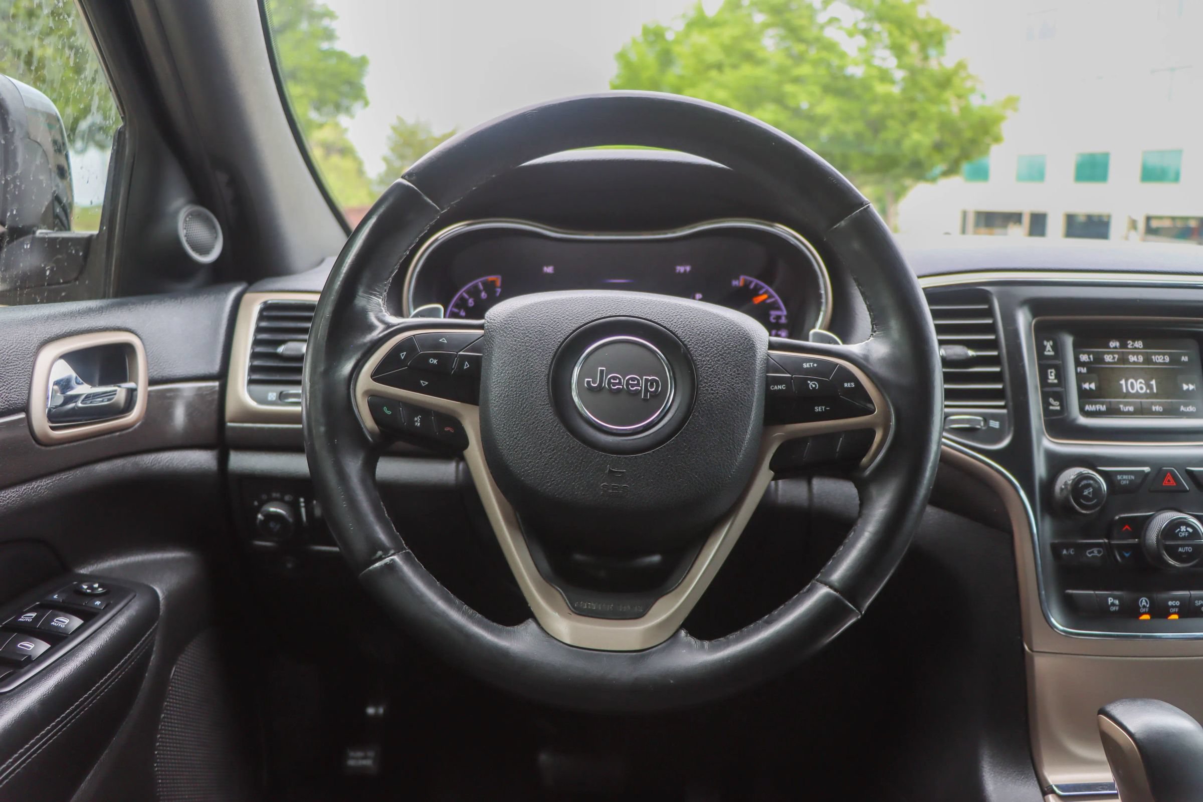 Used 2017 Jeep Grand Cherokee Laredo RWD image 26