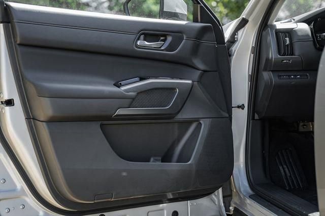 New 2025 Nissan Pathfinder SL w/ SL Premium Package image 39