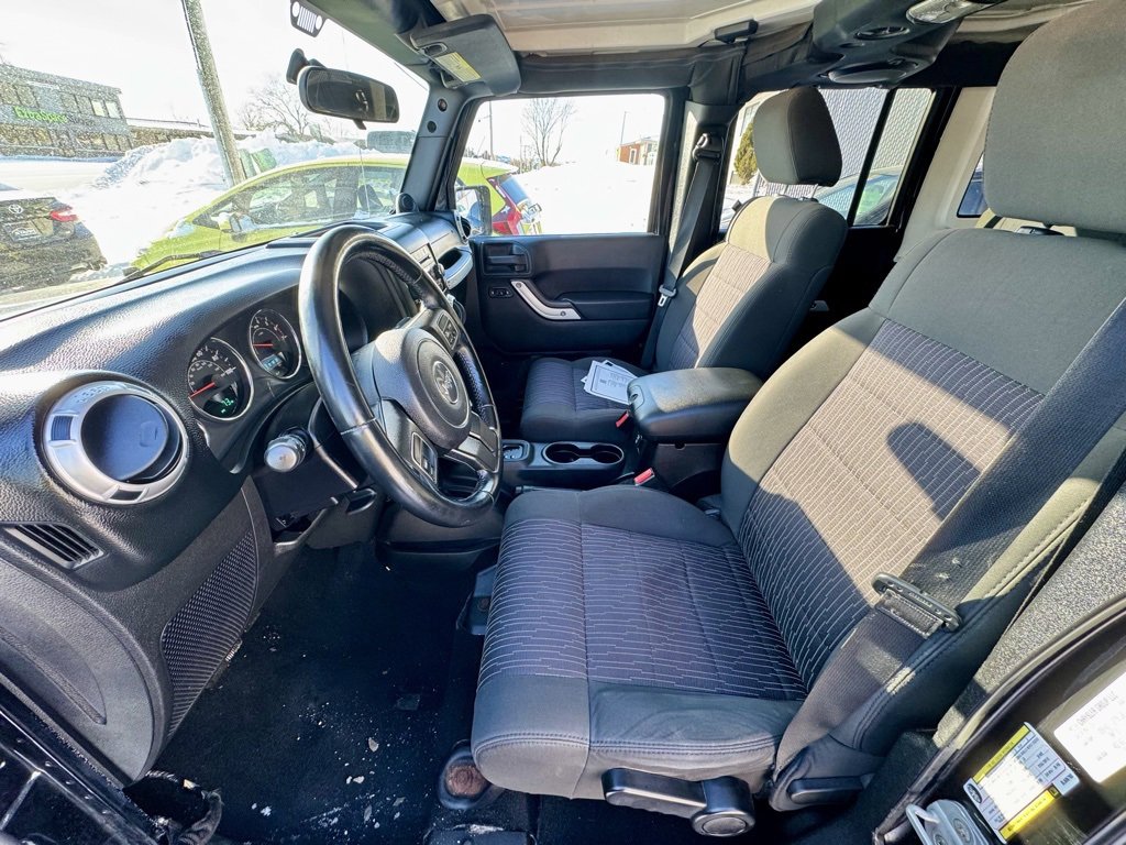 Used 2011 Jeep Wrangler Unlimited Sahara image 16