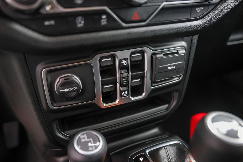 Used 2025 Jeep Wrangler Sport S image 19