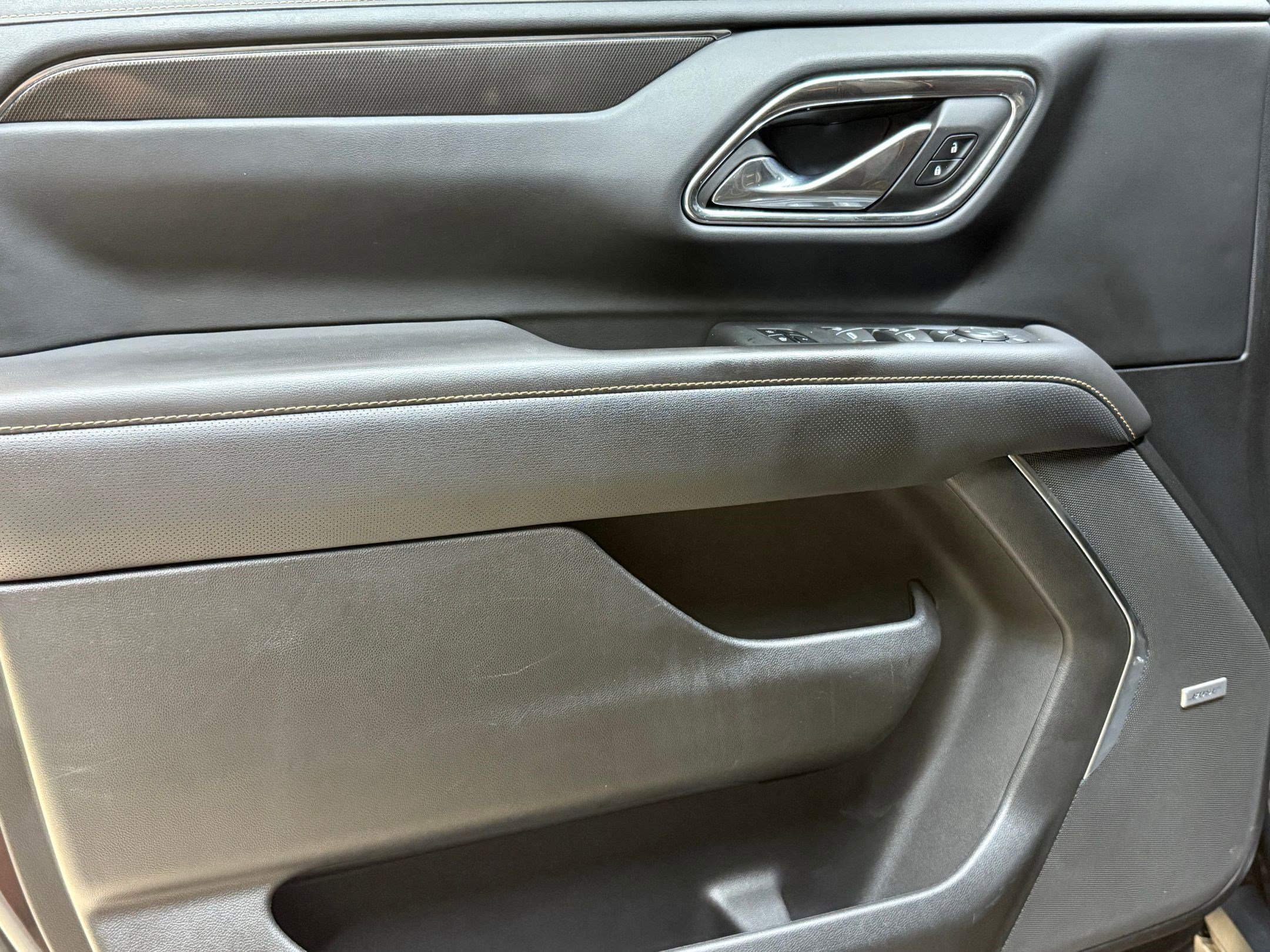 Used 2023 GMC Yukon AT4 w/ AT4 Premium Package image 13