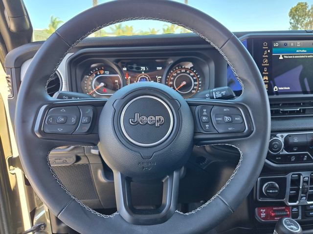 Used 2025 Jeep Gladiator Sport AWD/4WD image 12