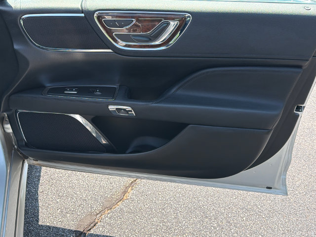 Used 2019 Lincoln Continental Premiere FWD image 15