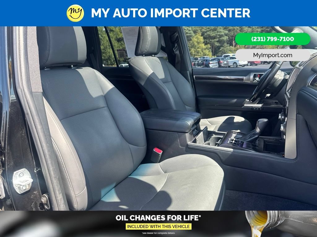 Used 2021 Lexus GX 460 Premium w/ Accessory Package AWD/4WD image 31