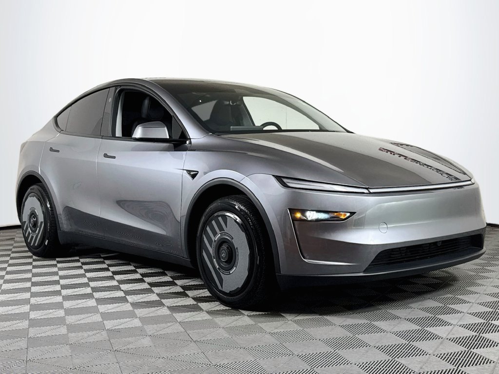 Used 2026 Tesla Model Y Long Range AWD/4WD image 1