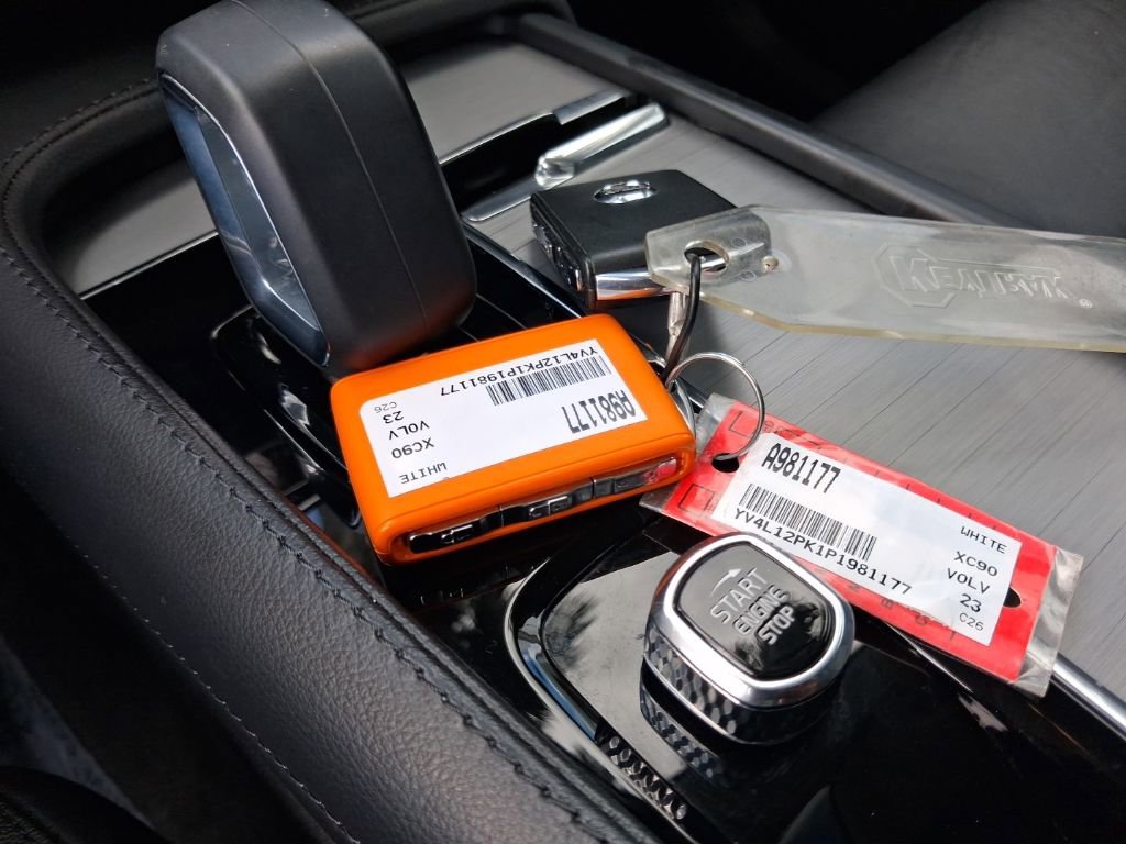 Used 2023 Volvo XC90 B5 Core w/ Protection Package Premier image 24