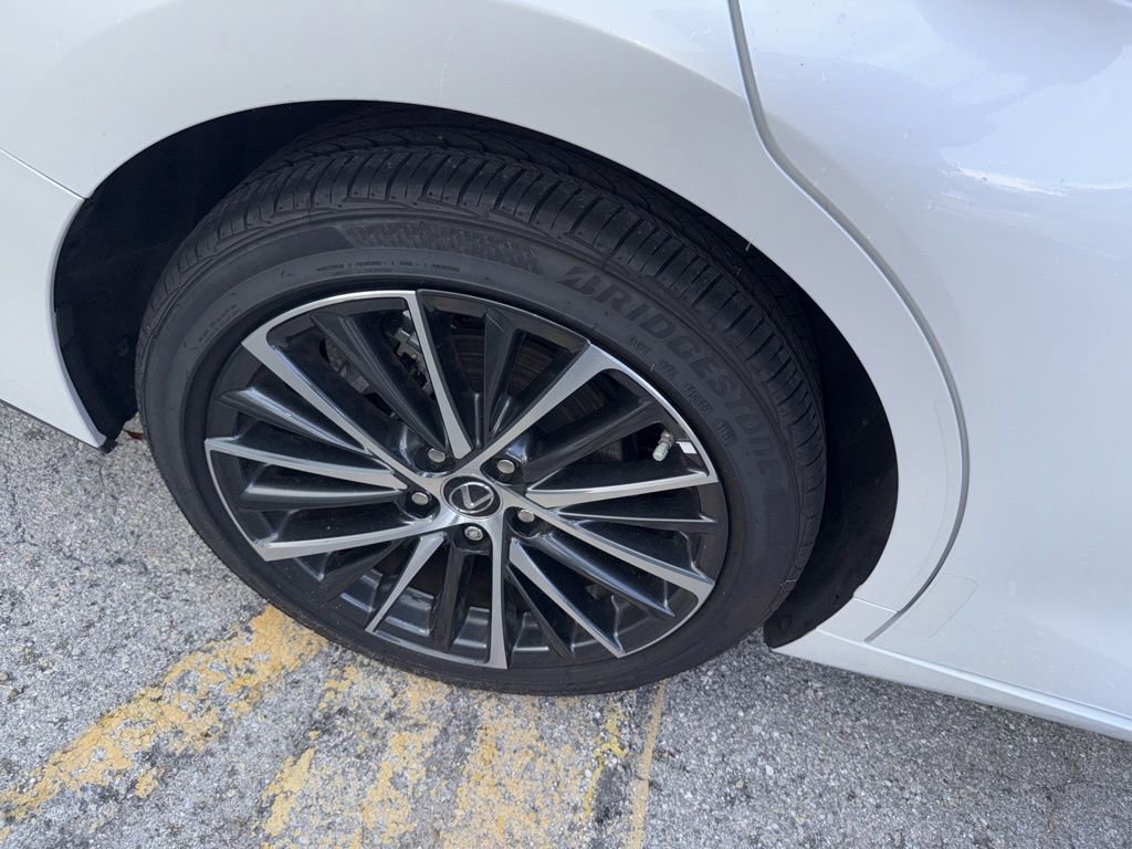 Certified 2025 Lexus ES 350 w/ Premium Package FWD image 4