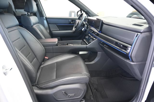 Used 2024 Hyundai Santa Fe Calligraphy AWD/4WD image 9