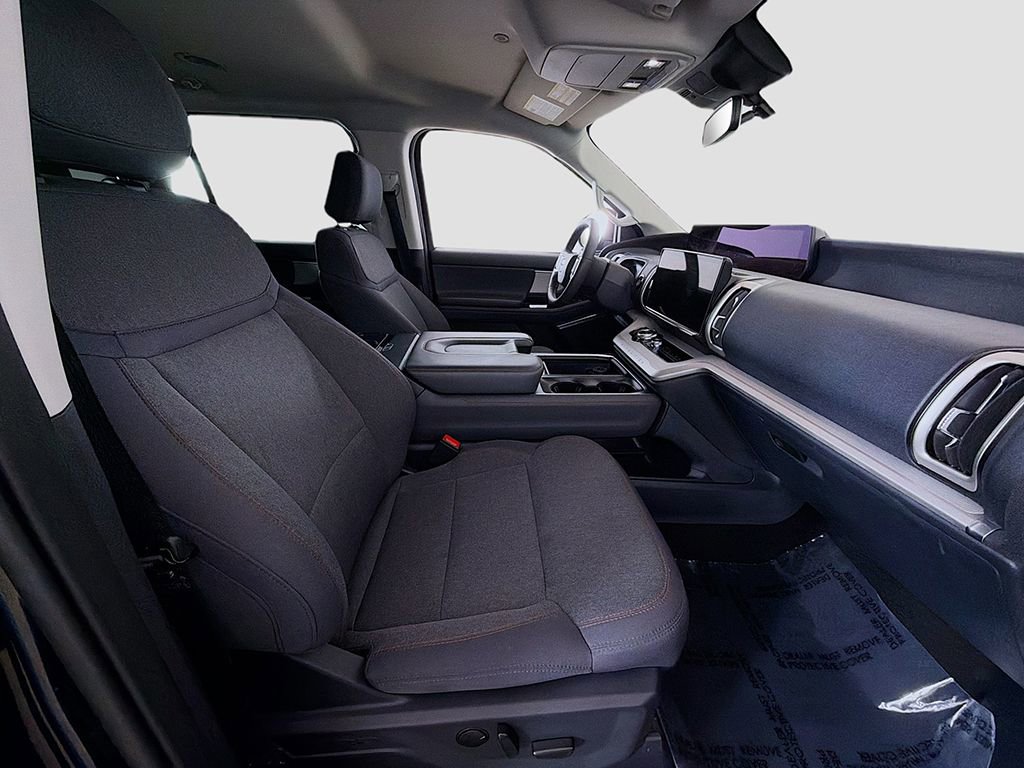 Used 2025 Ford Expedition Active AWD/4WD image 20