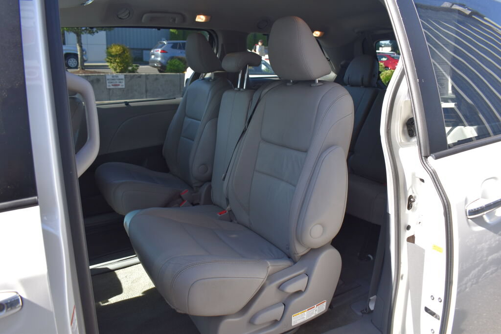 Certified 2016 Toyota Sienna XLE w/ XLE Navigation Package FWD image 19