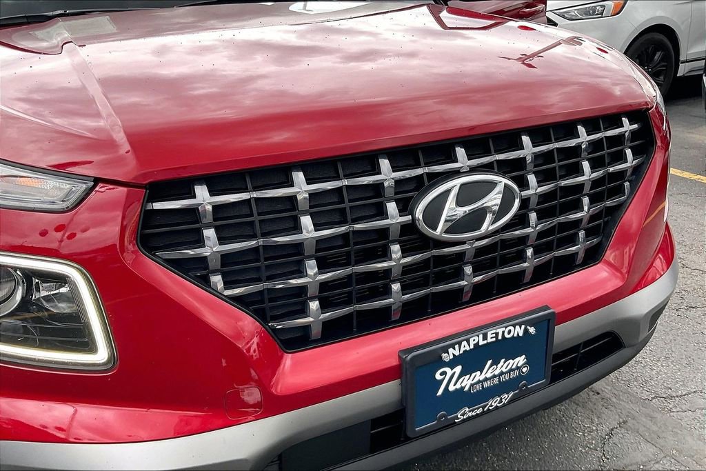 Used 2023 Hyundai Venue Limited FWD image 31