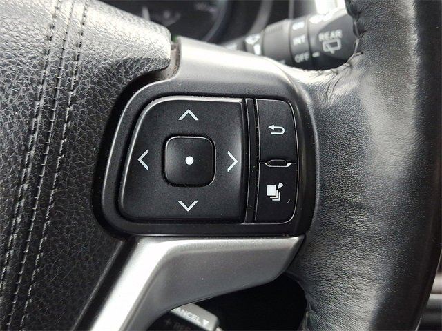 Used 2015 Toyota Highlander Limited image 26