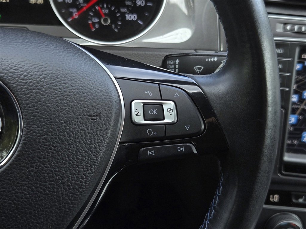 Used 2016 Volkswagen e-Golf SEL Premium w/ Driver Assistance Package image 21