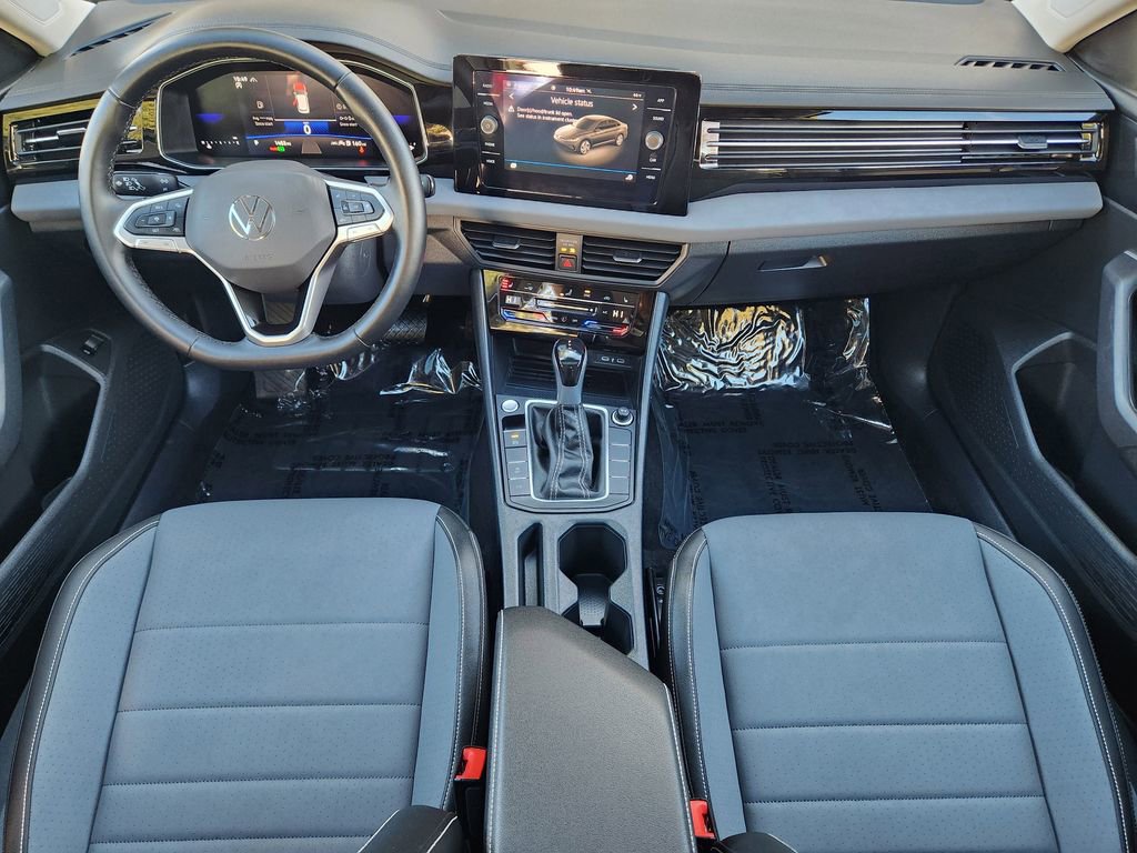 Certified 2025 Volkswagen Jetta SE image 11