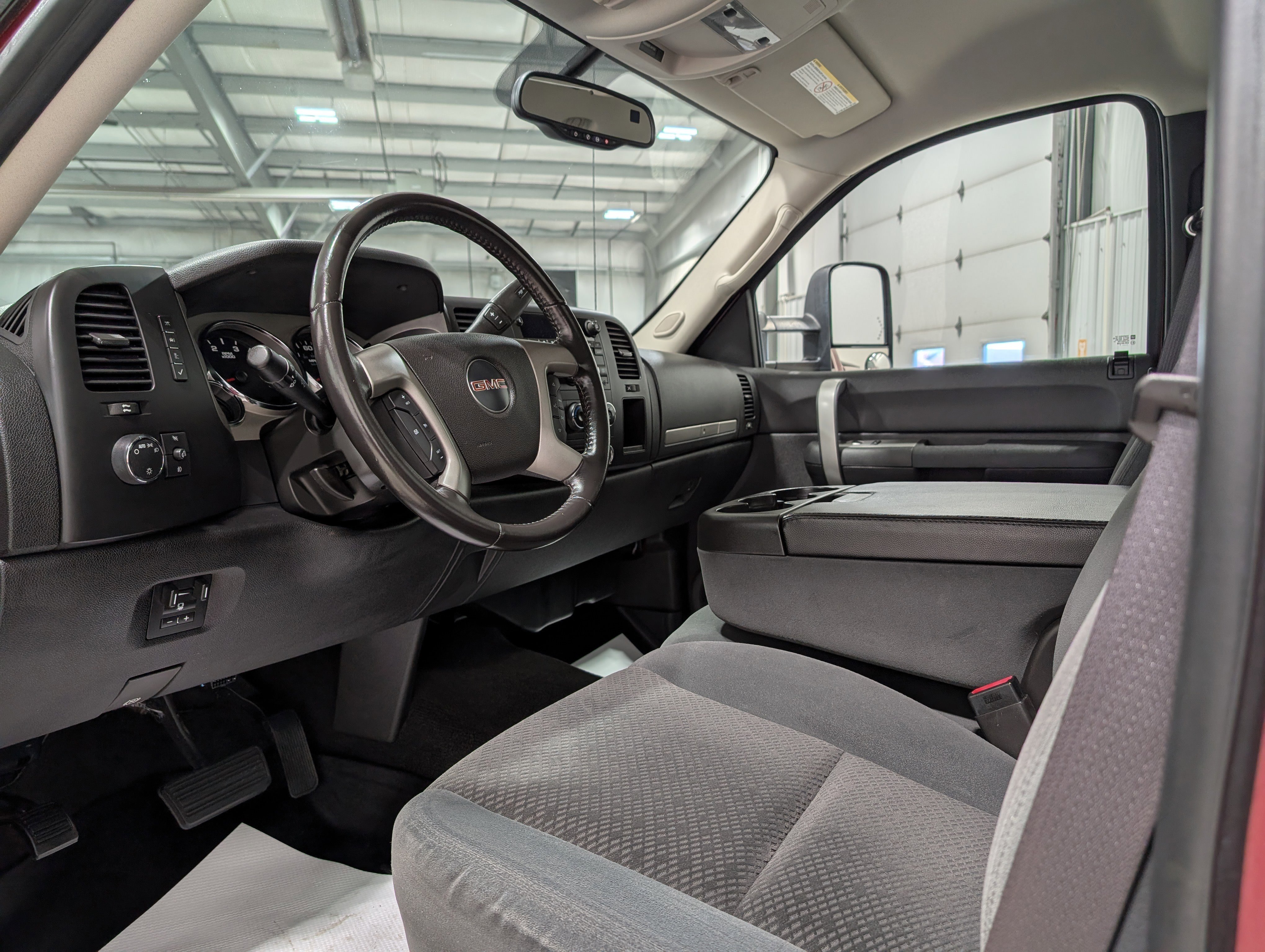 Used 2007 GMC Sierra 2500 SLE w/ Z71 Off-Road Package image 18