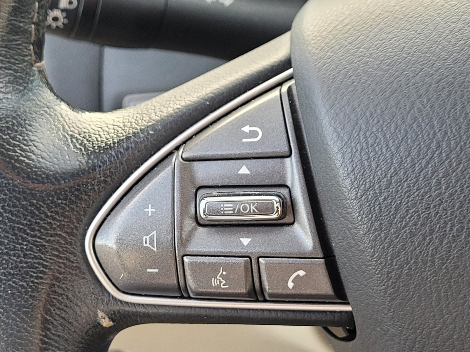 Used 2015 INFINITI Q50 Premium w/ Deluxe Touring Package image 23