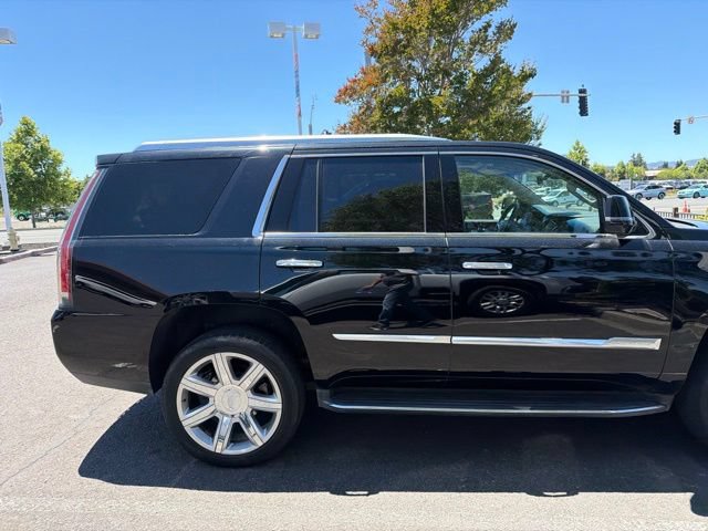 Used 2018 Cadillac Escalade Luxury RWD image 5