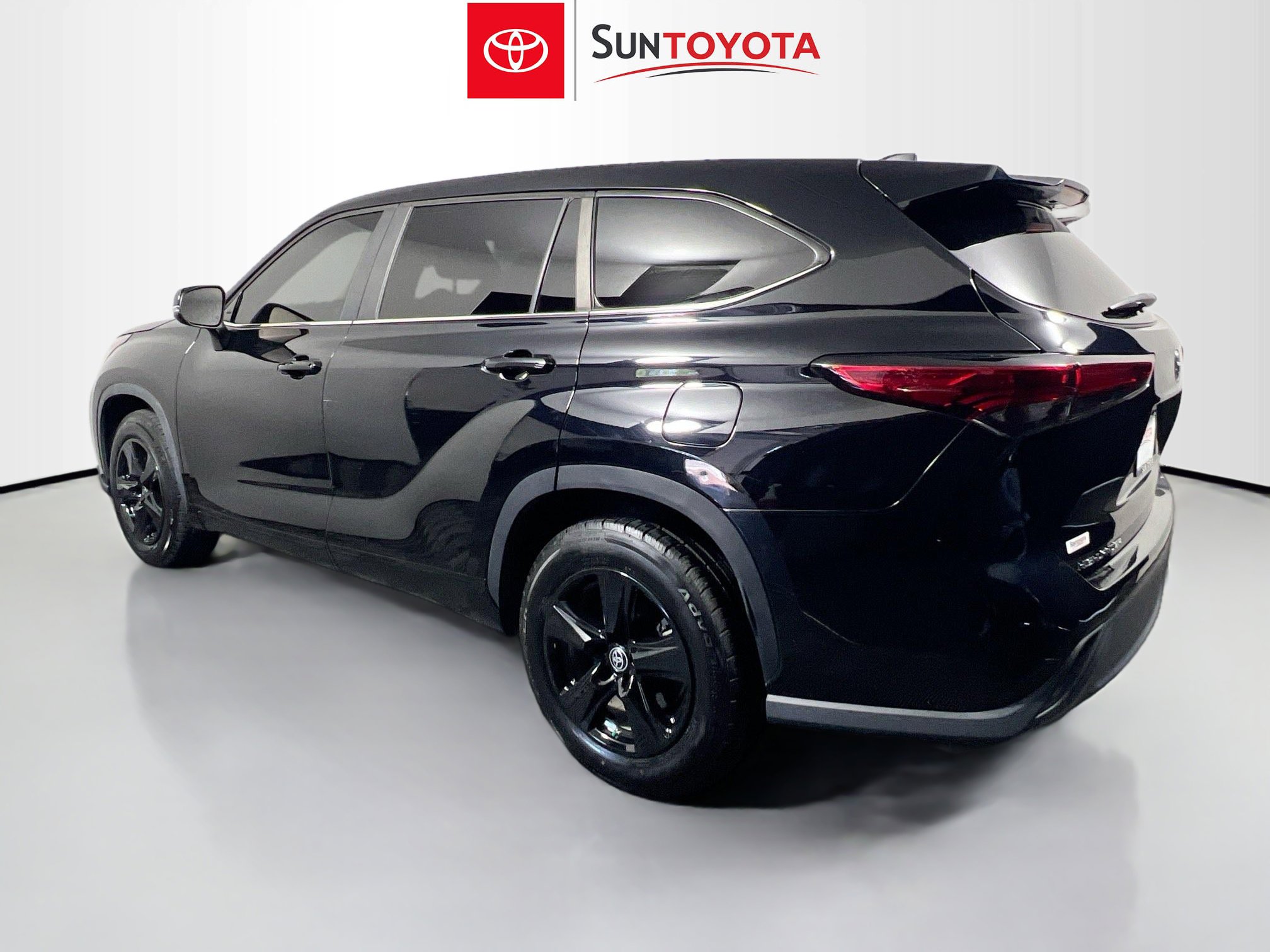 Used 2023 Toyota Highlander L FWD image 6