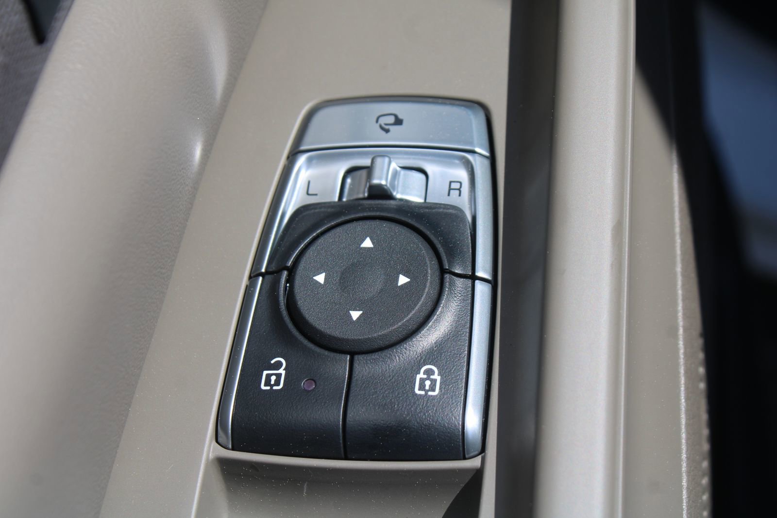 New 2026 Kia Carnival EX image 27