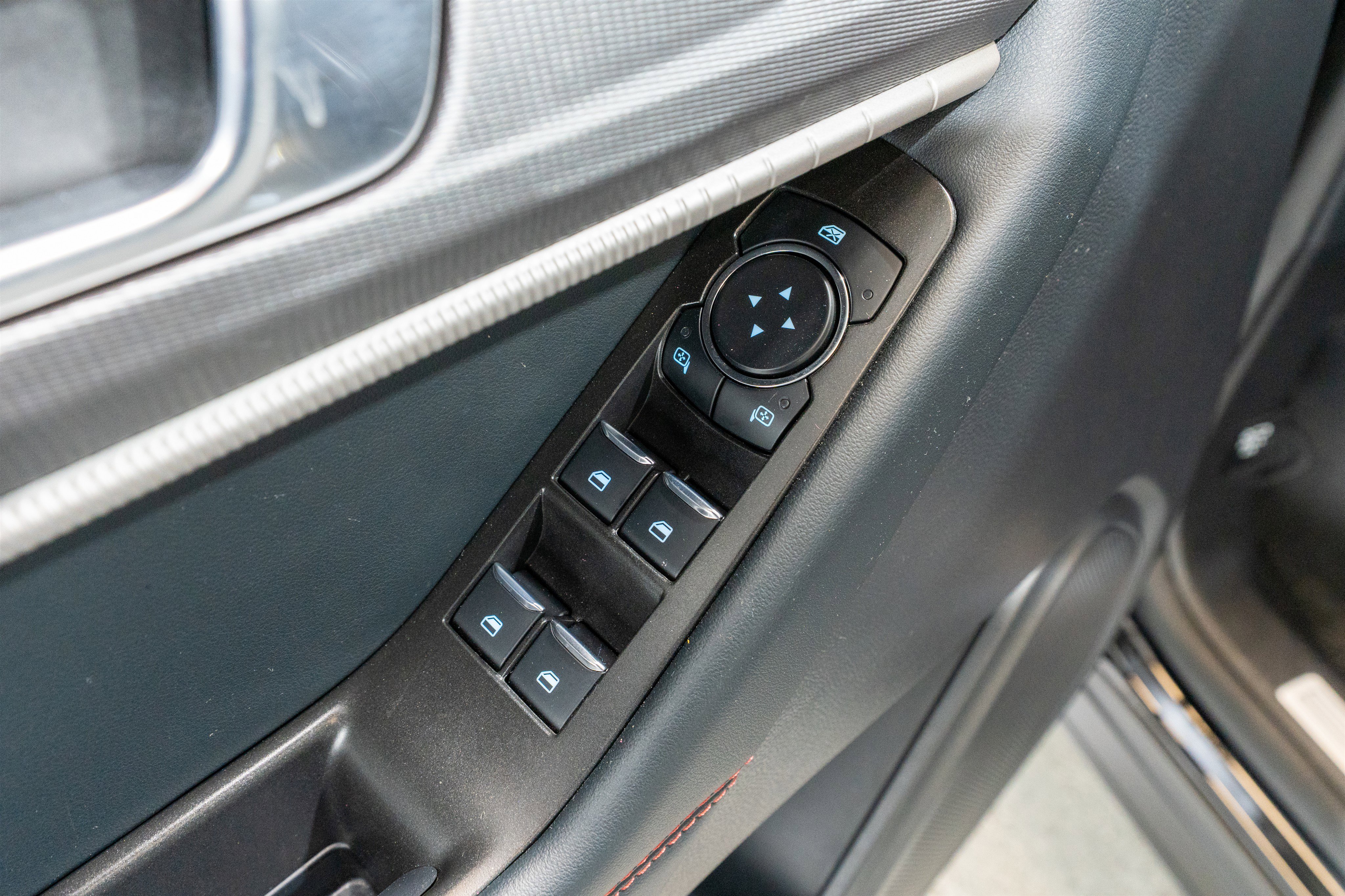 Used 2025 Ford Explorer ST-Line image 14