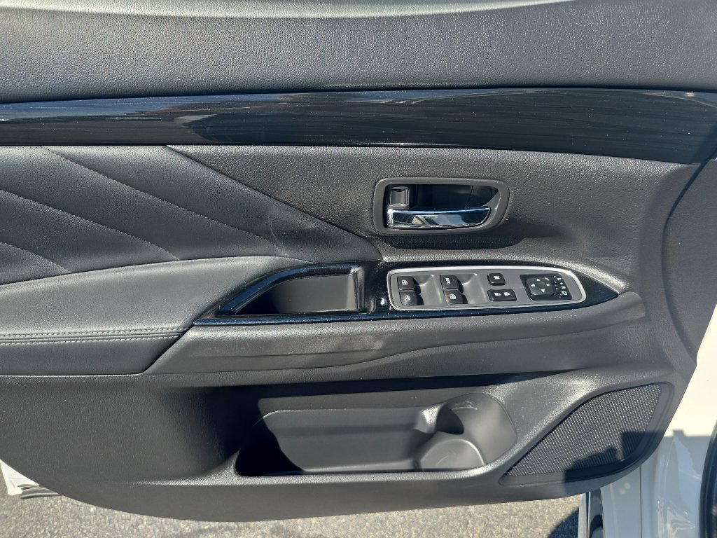 Used 2018 Mitsubishi Outlander SEL image 21