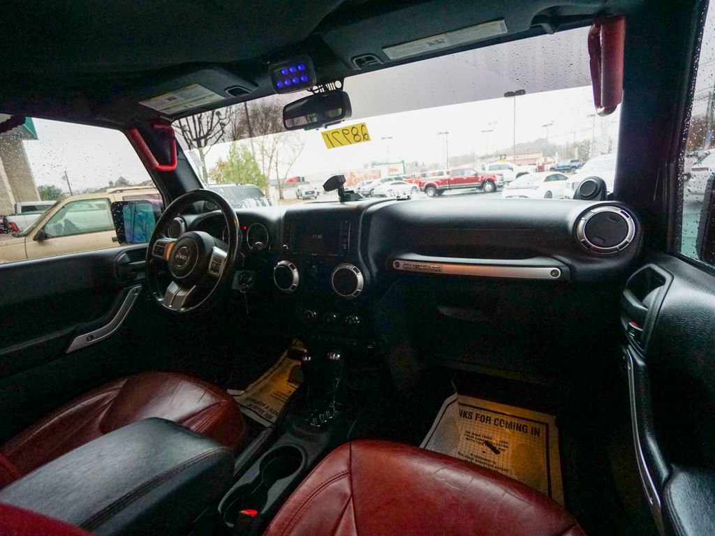 Used 2013 Jeep Wrangler Unlimited Rubicon image 25