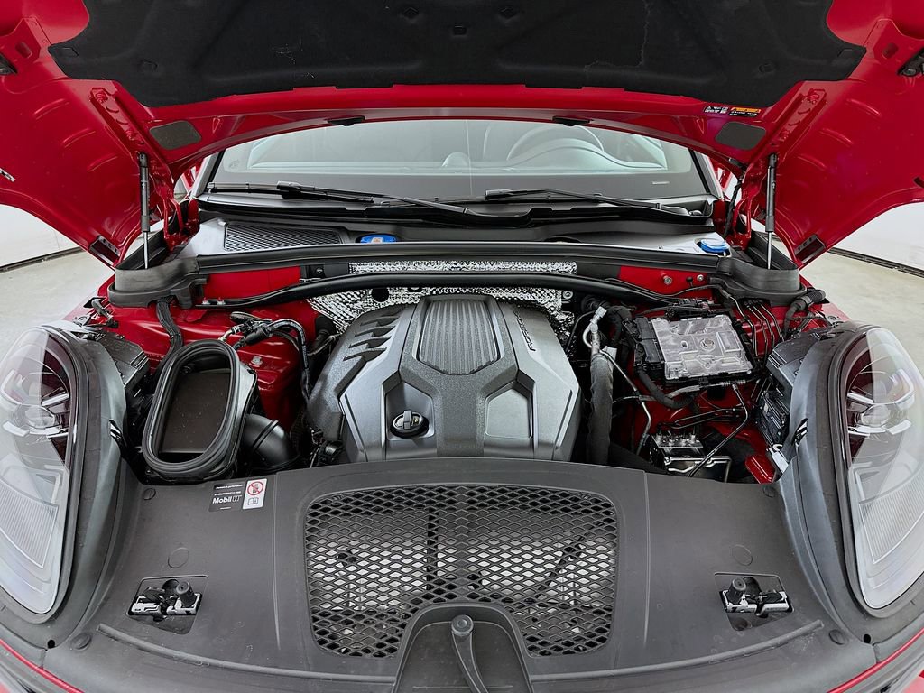 Certified 2026 Porsche Macan image 32