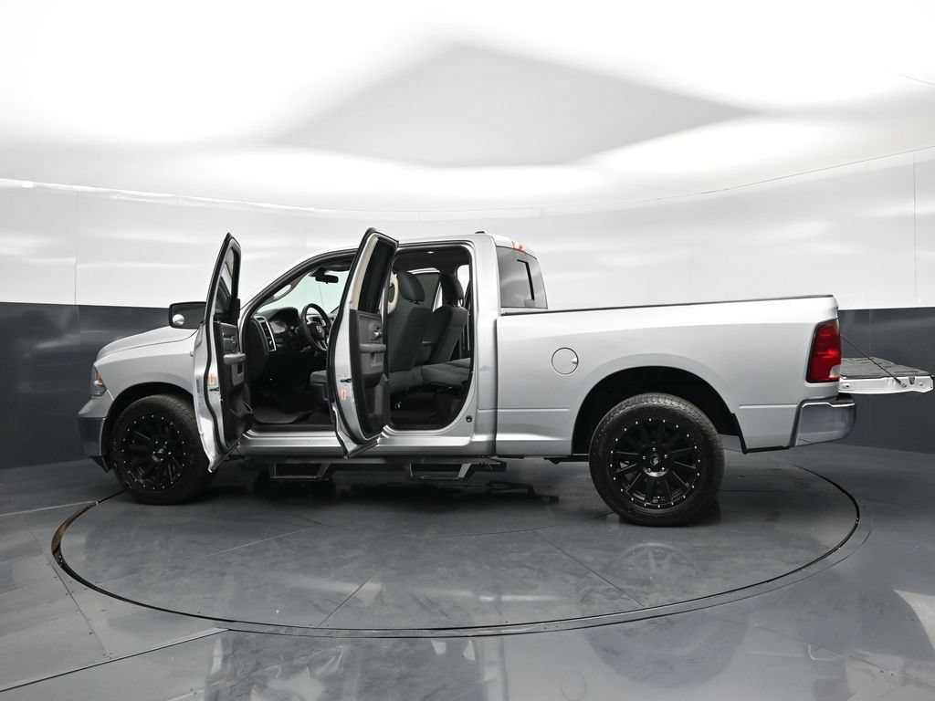 Used 2018 RAM 1500 Classic SLT RWD image 27