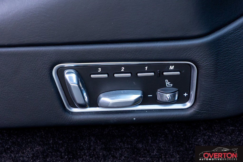 Used 2016 Aston Martin Vanquish Coupe image 32