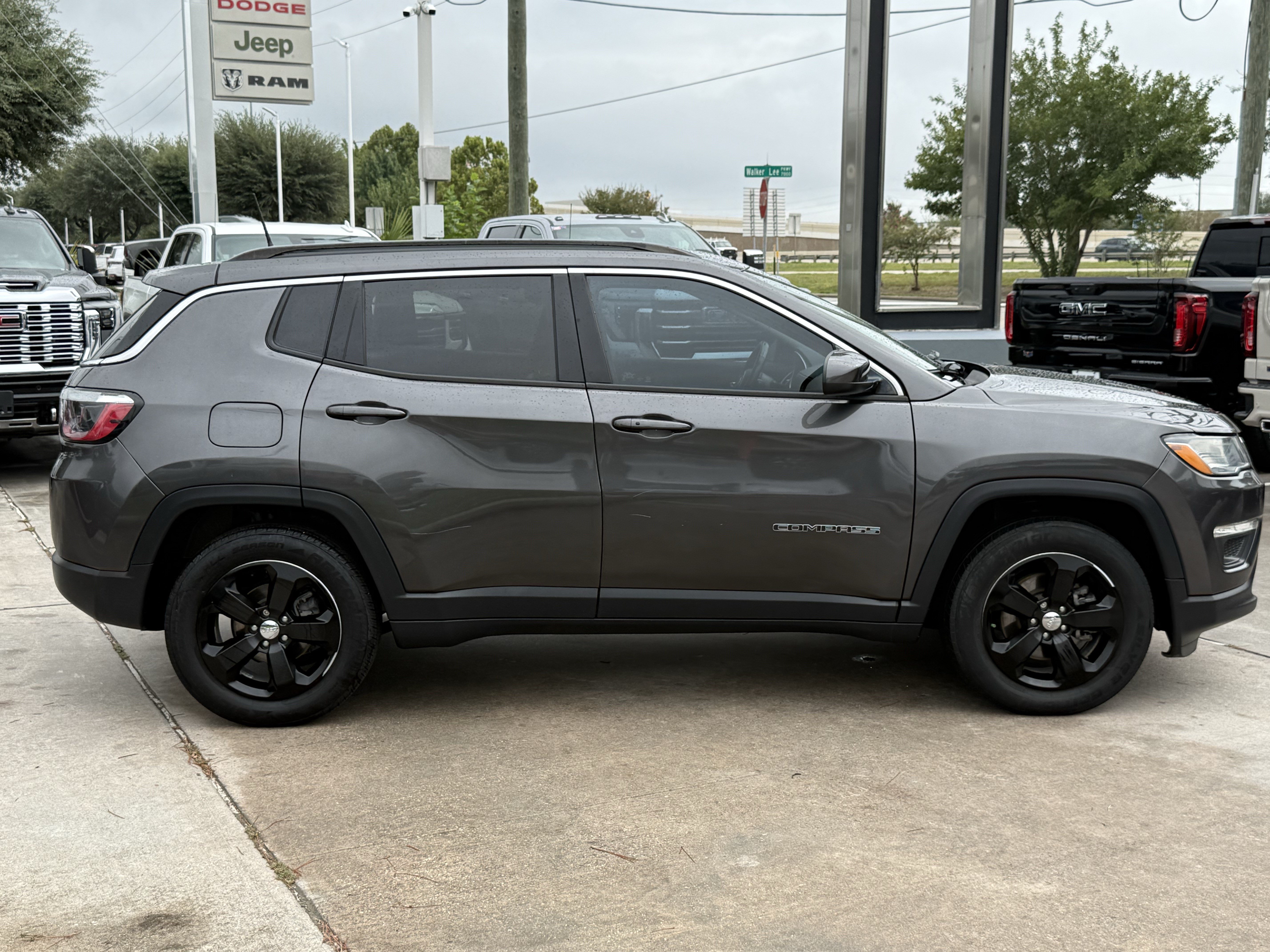 Used 2021 Jeep Compass Latitude w/ Convenience Group FWD image 3
