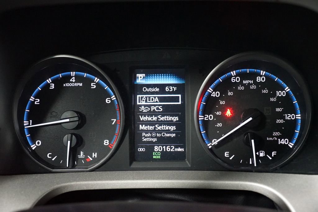 Used 2018 Toyota RAV4 LE FWD image 15