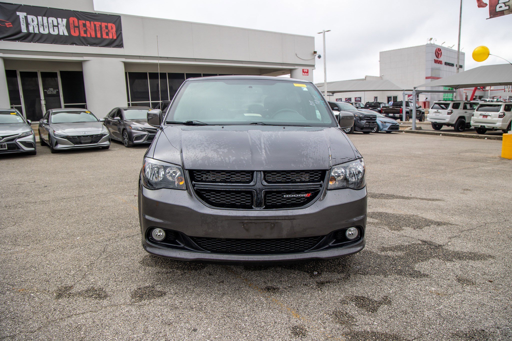 Used 2018 Dodge Grand Caravan SE image 3