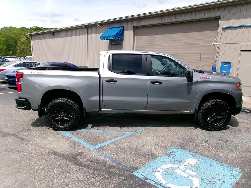 Used 2025 Chevrolet Silverado 1500 LT Trail Boss w/ LT Trail Boss Premium Package AWD/4WD image 6