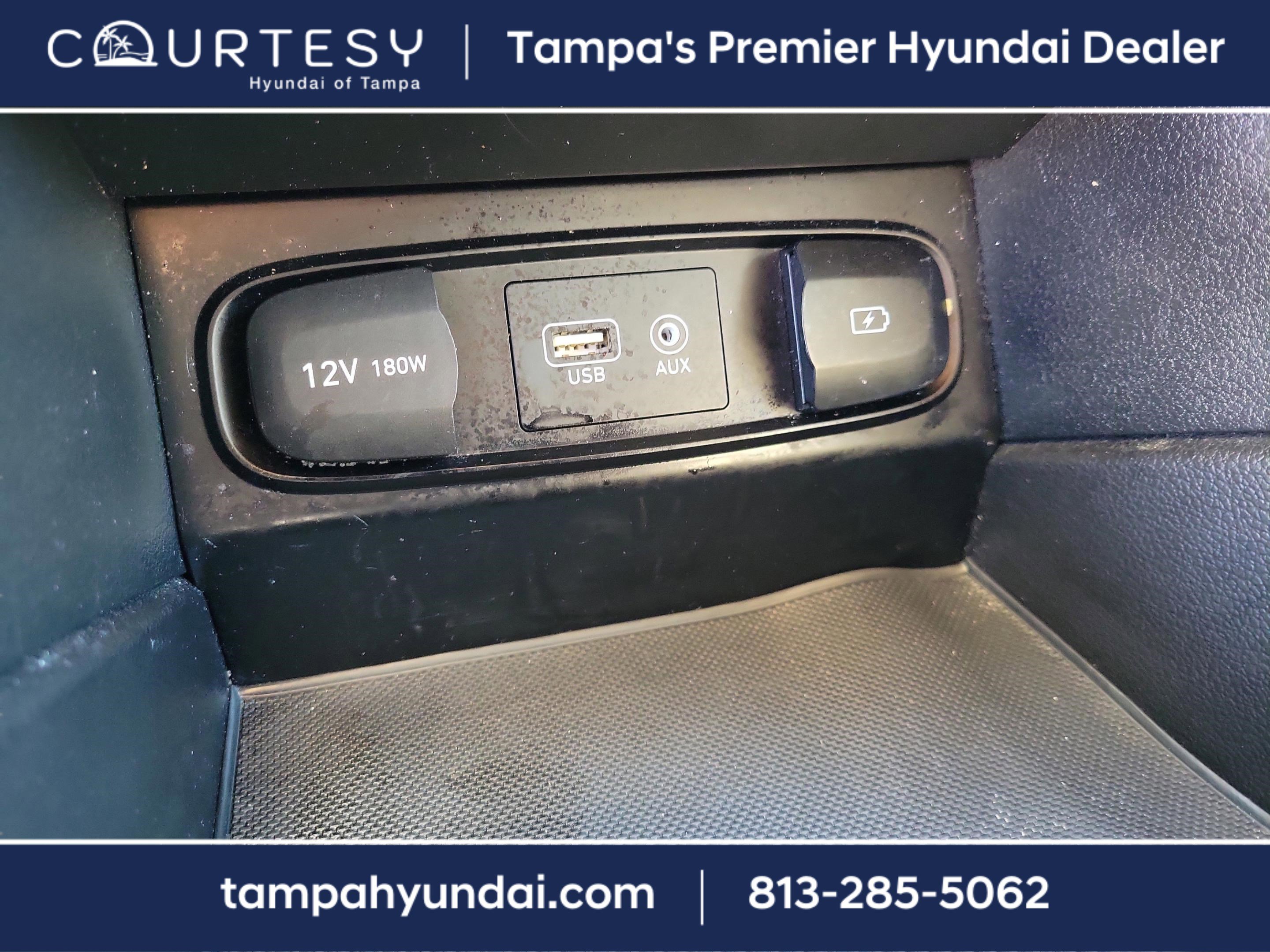 Used 2020 Hyundai Santa Fe SE image 29