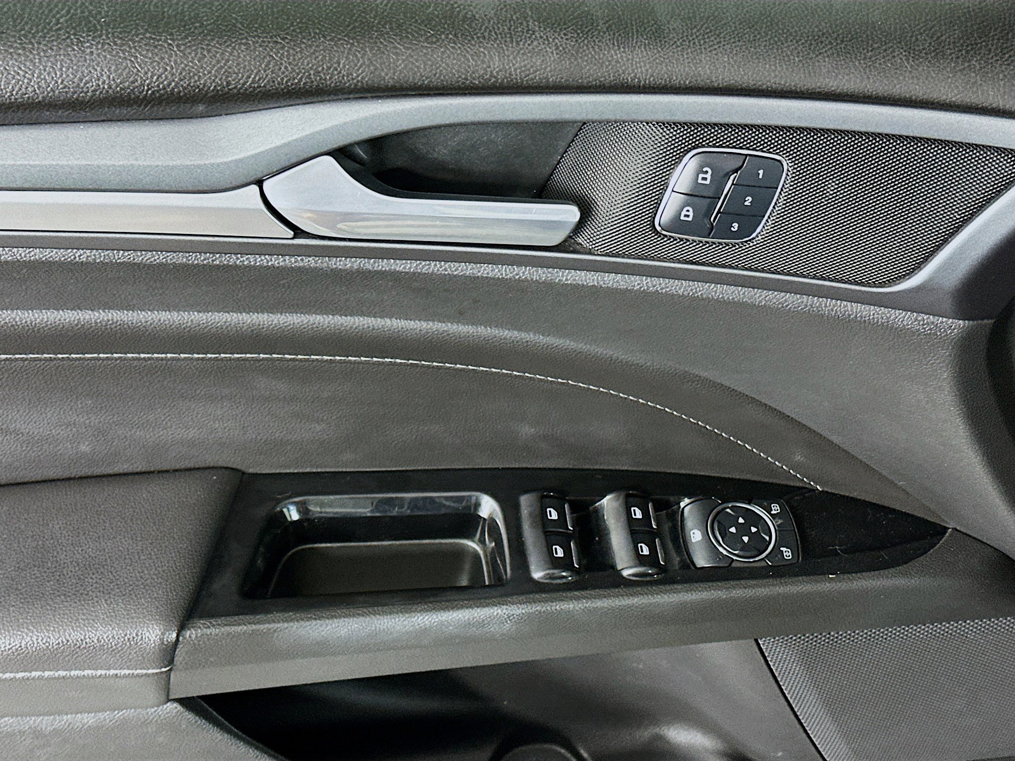 Used 2016 Ford Fusion Titanium image 15