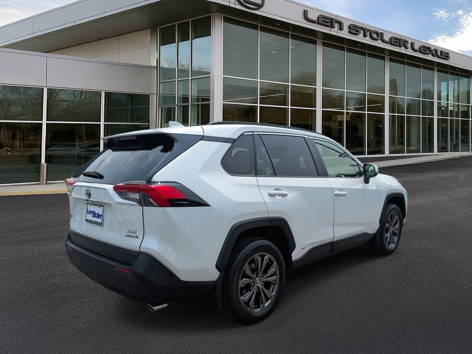 Used 2023 Toyota RAV4 XLE Premium AWD/4WD image 3