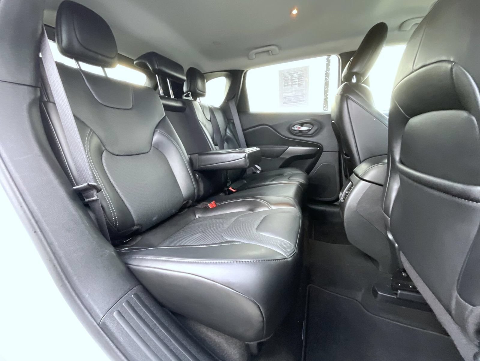 Used 2020 Jeep Cherokee Limited AWD/4WD image 20