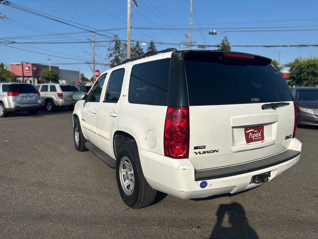 Used 2007 GMC Yukon SLT w/ SLT Preferred Equipment Group RWD image 9