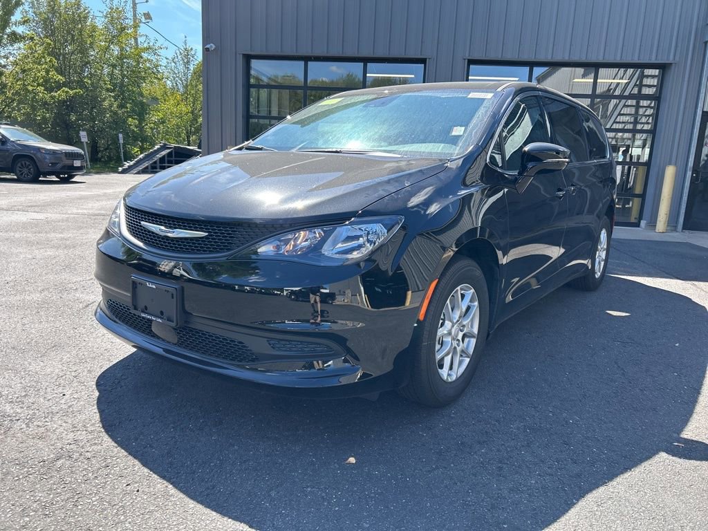 New 2026 Chrysler Voyager LX image 7